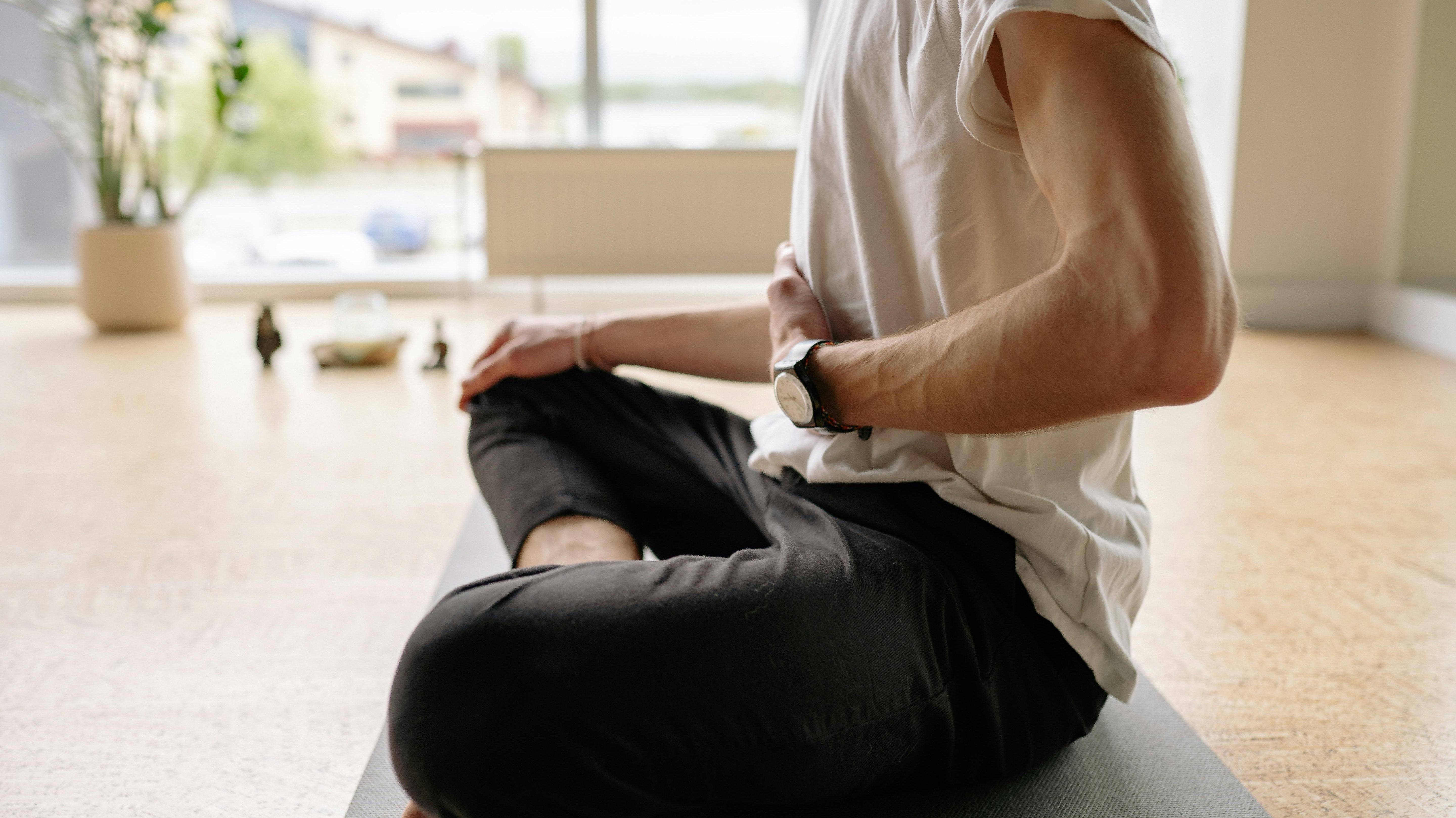 Optimal Yoga Gear for Men: Dressing for Comfort and Flexibility