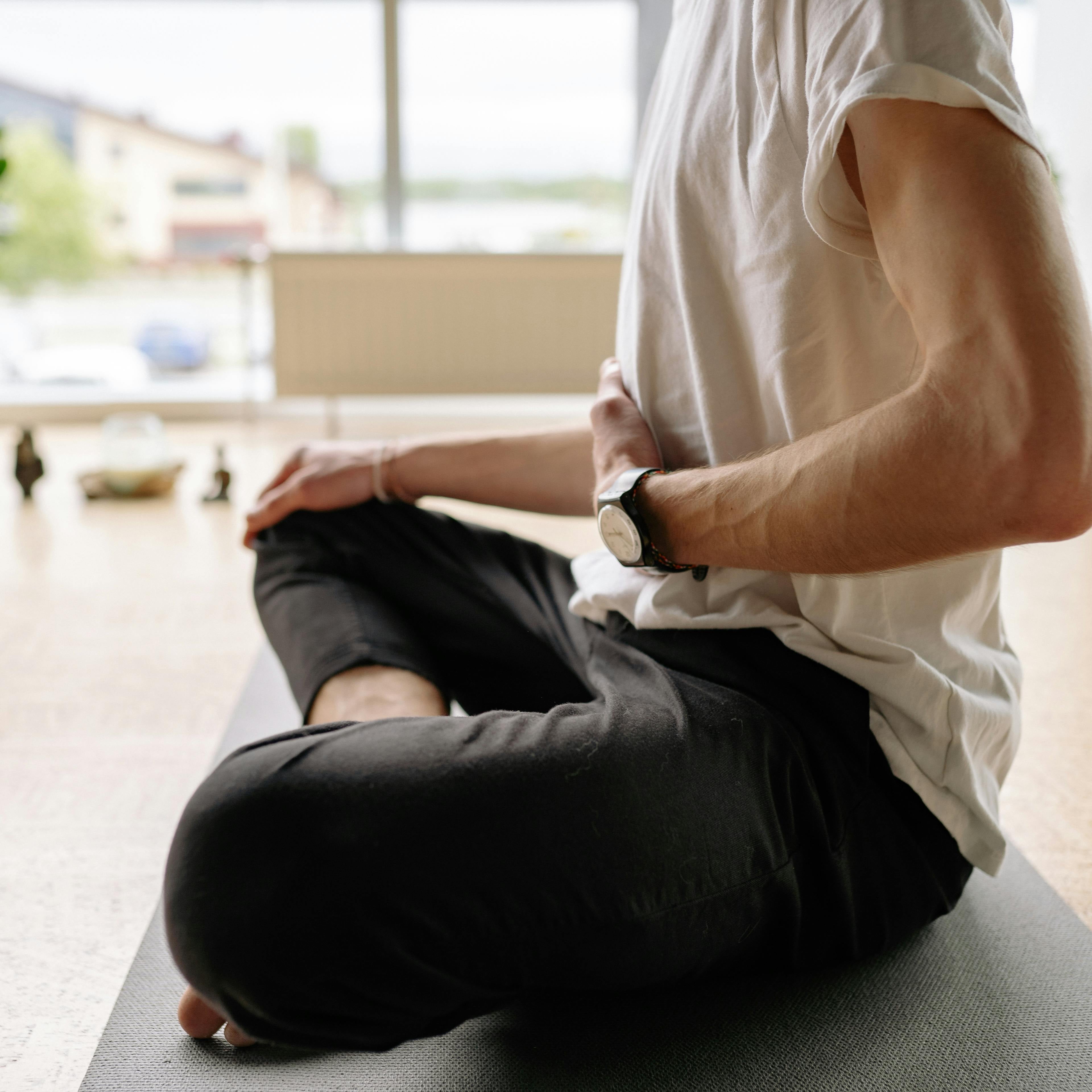 Optimal Yoga Gear for Men: Dressing for Comfort and Flexibility