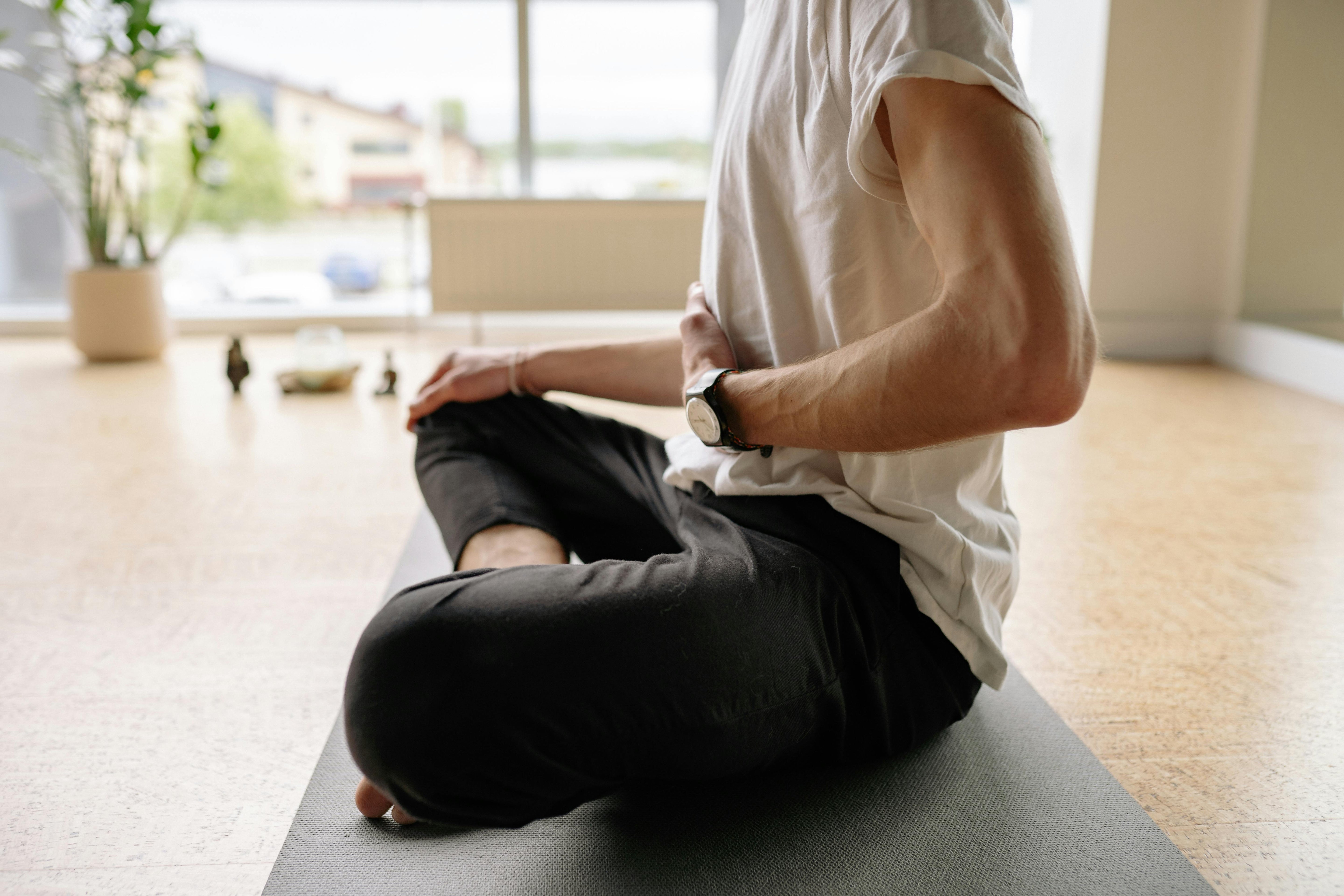 Optimal Yoga Gear for Men: Dressing for Comfort and Flexibility